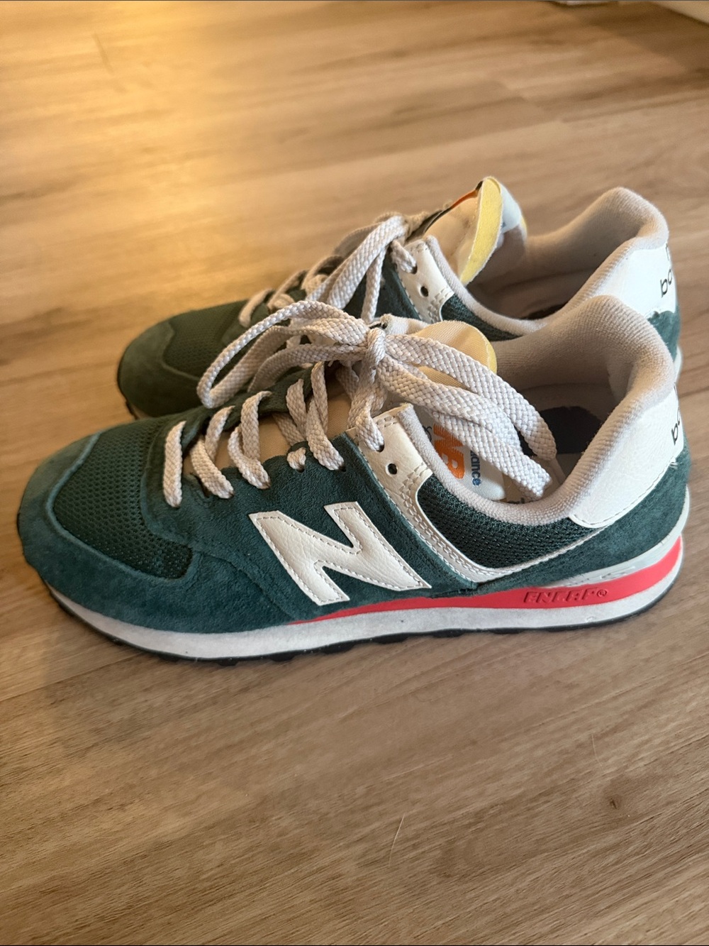 New Balance women’s Green, White & Pink Retro Runner